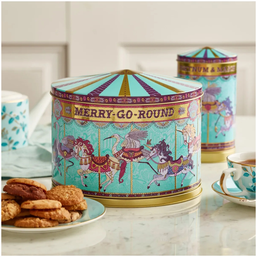 kolekce sušenek v hudební plechovce MERRY GO ROUND 500g od Fortnum & Mason